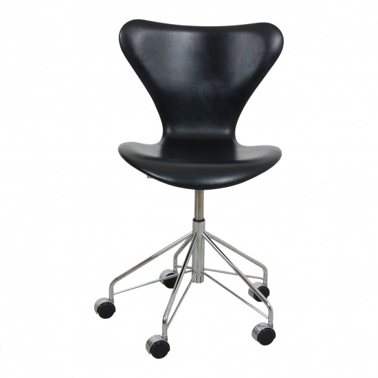 Buy 3117 Arne Jacobsen Seven office chair CPH Classic